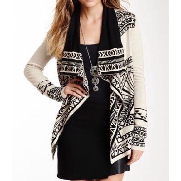 Flying Tomato Sweaters - Euc Flying Tomato kimono Aztec cardigan sweater M